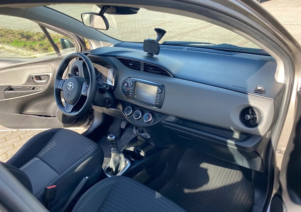 Toyota Yaris cena 48000 przebieg: 153352, rok produkcji 2018 z Warszawa małe 211